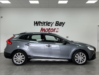 Used Volvo V40 2018 for sale - 76057086: Photo