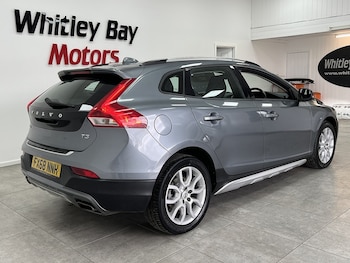 Used Volvo V40 2018 for sale - 76057086: Photo