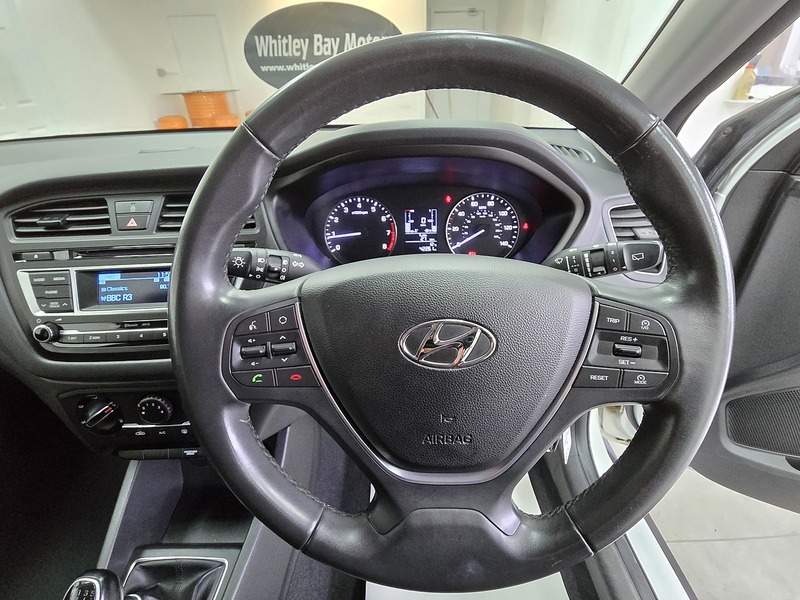 Used Hyundai i20 2016 for sale - 76232364: Photo 9