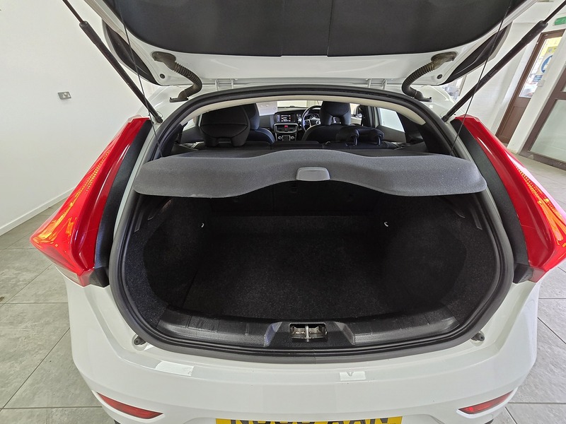 Used Volvo V40 2016 for sale - 76057099: Photo 15