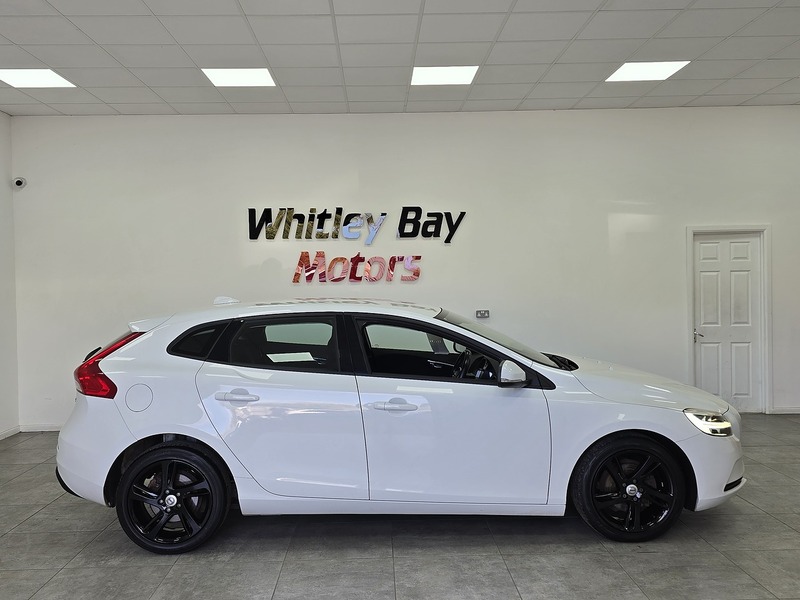 Used Volvo V40 2016 for sale - 76057099: Photo 2