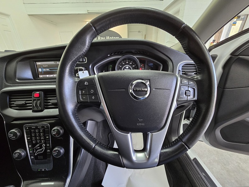 Used Volvo V40 2016 for sale - 76057099: Photo 9