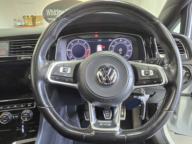 Used Volkswagen Golf 2017 for sale - 76694307: Photo 10