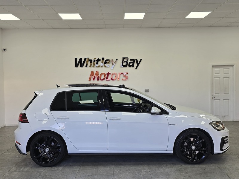 Used Volkswagen Golf 2017 for sale - 76694307: Photo 2