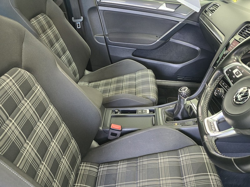 Used Volkswagen Golf 2017 for sale - 76694307: Photo 8