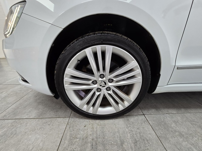 Used Skoda Superb 2015 for sale - 76163637: Photo 17