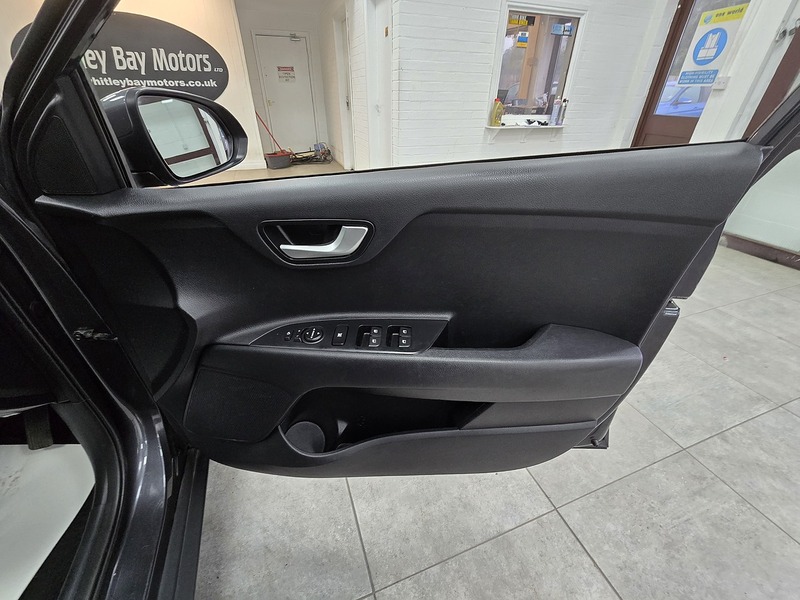 Used Kia Stonic 2018 for sale - 76320262: Photo 13