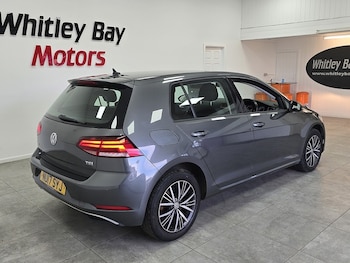 Used Volkswagen Golf 2017 for sale - 76386789: Photo