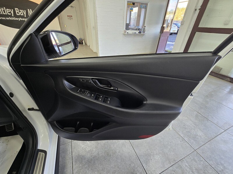 Used Hyundai i30 2018 for sale - 76682344: Photo 14