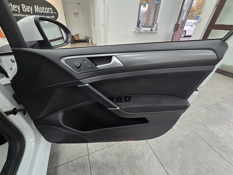 Used Volkswagen Golf for sale - 76682343: Photo 14