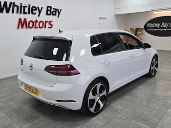 Used Volkswagen Golf 2019 for sale - 76682343: Photo