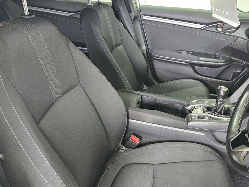 Used Honda Civic 2018 for sale - 76253200: Photo 9