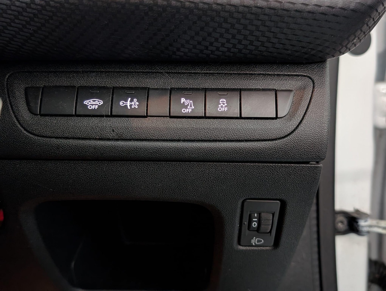 Used Peugeot 2008 2016 for sale - 75915721: Photo 12