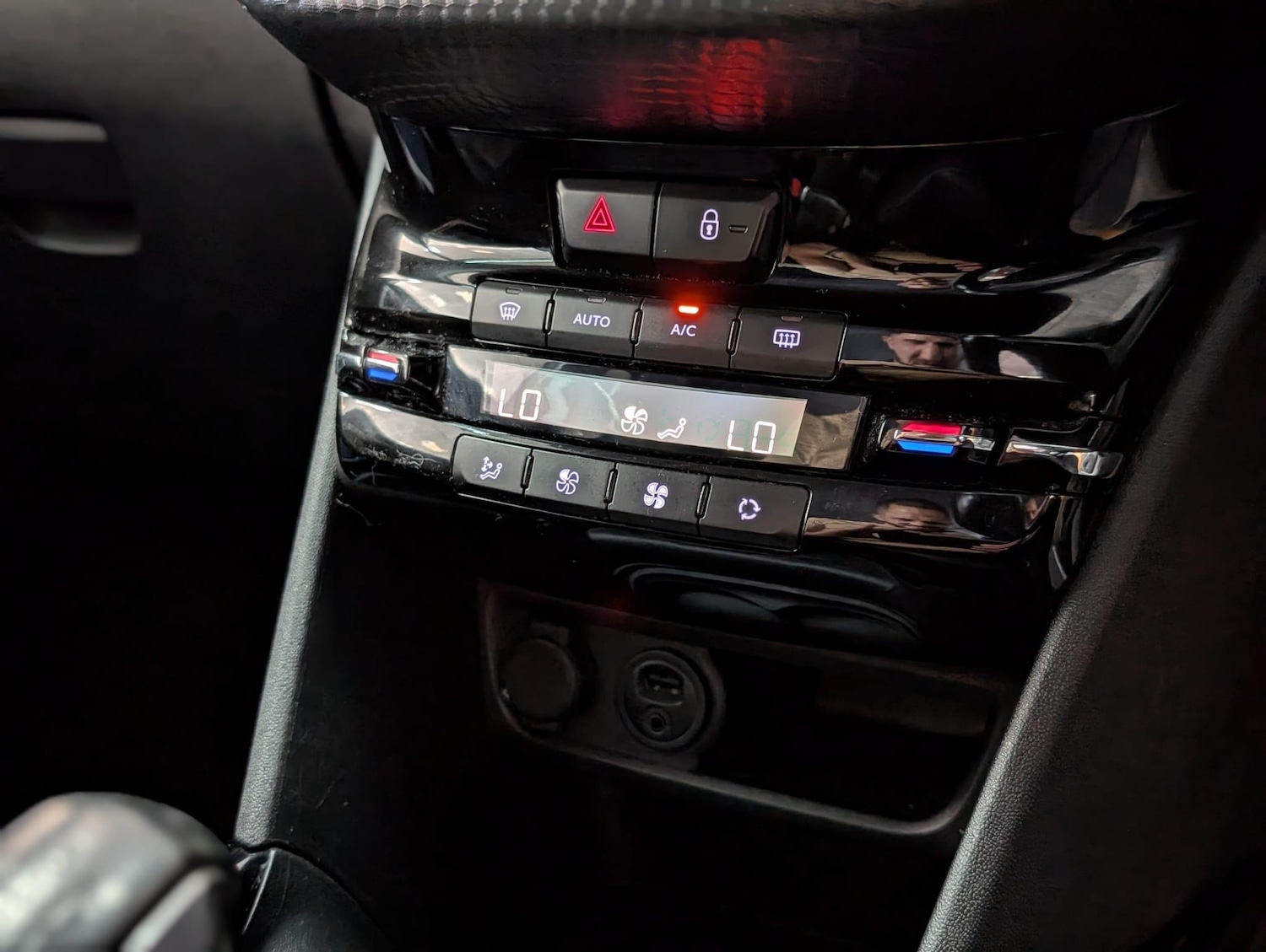 Used Peugeot 2008 2016 for sale - 75915721: Photo 24