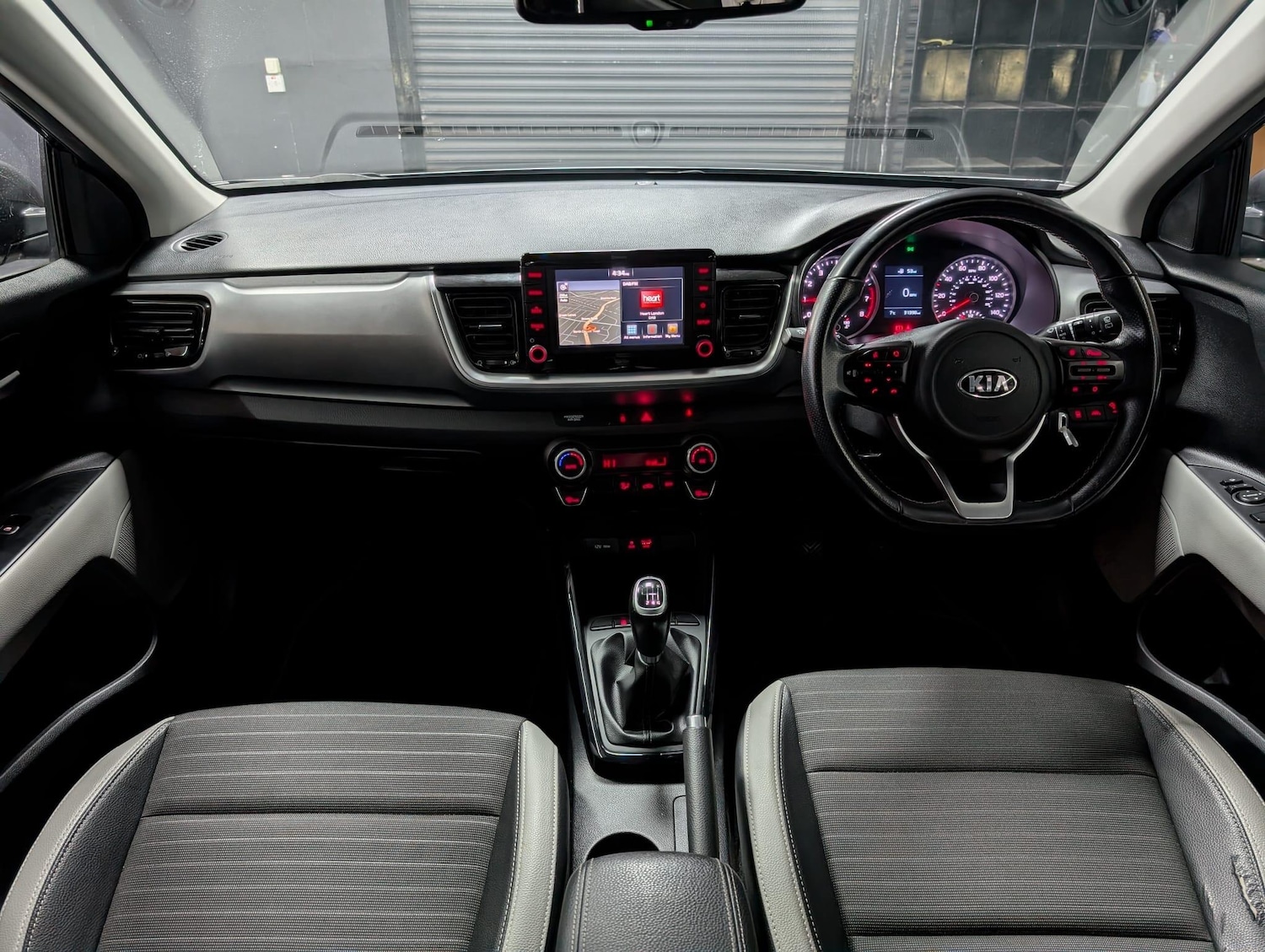 Used Kia Stonic 2018 for sale - 76993362: Photo 11