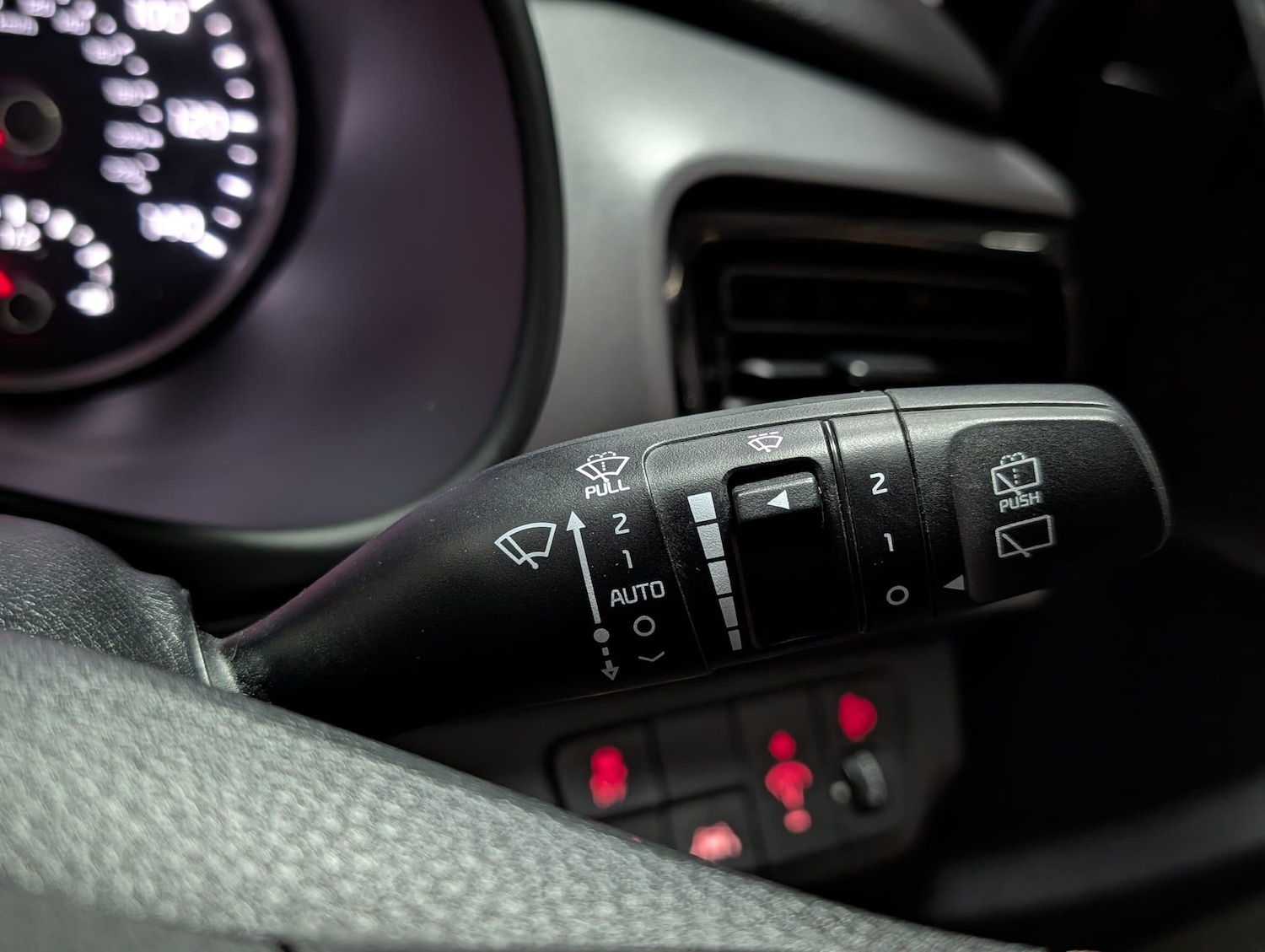 Used Kia Stonic 2018 for sale - 76993362: Photo 20