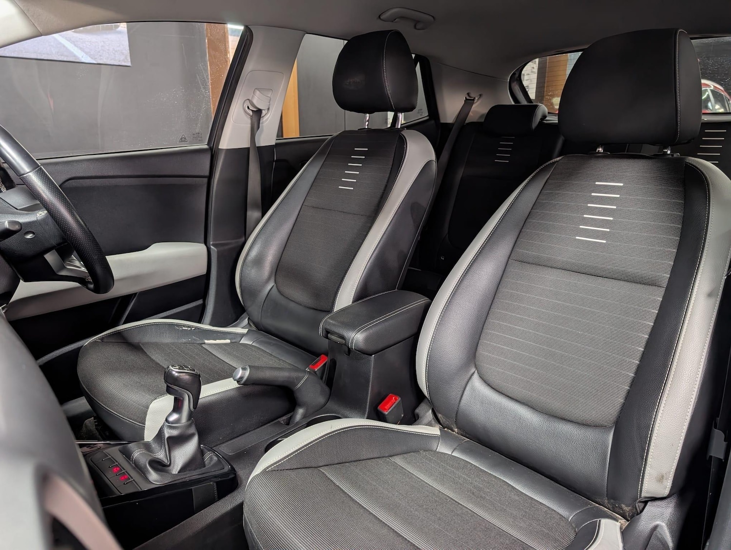 Used Kia Stonic 2018 for sale - 76993362: Photo 31