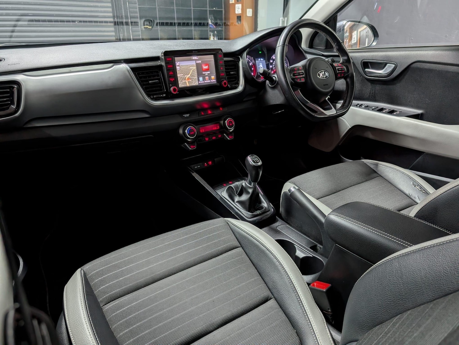 Used Kia Stonic 2018 for sale - 76993362: Photo 37