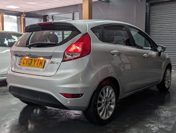 Used Ford Fiesta 2013 for sale - 76260279: Photo 2