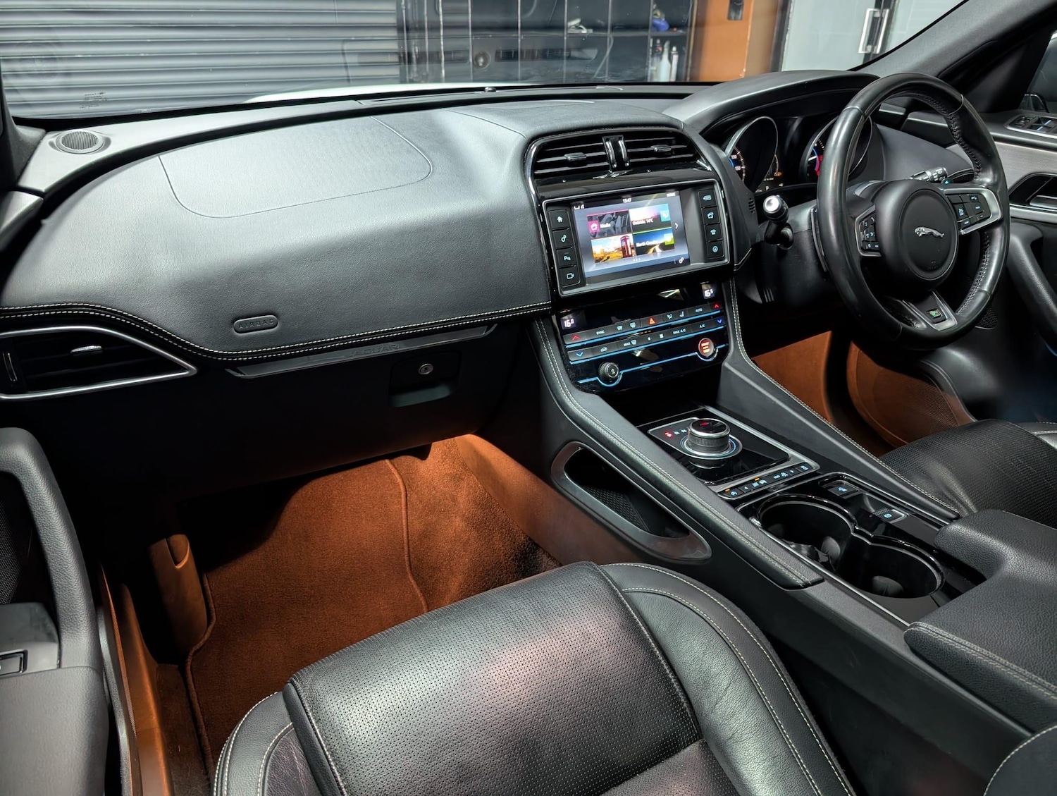 Used Jaguar F-Pace 2016 for sale - 76349628: Photo 12