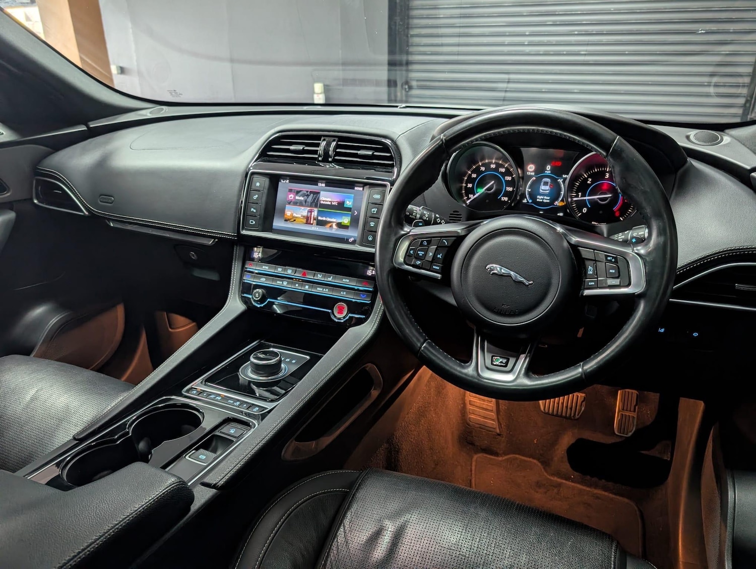 Used Jaguar F-Pace 2016 for sale - 76349628: Photo 13