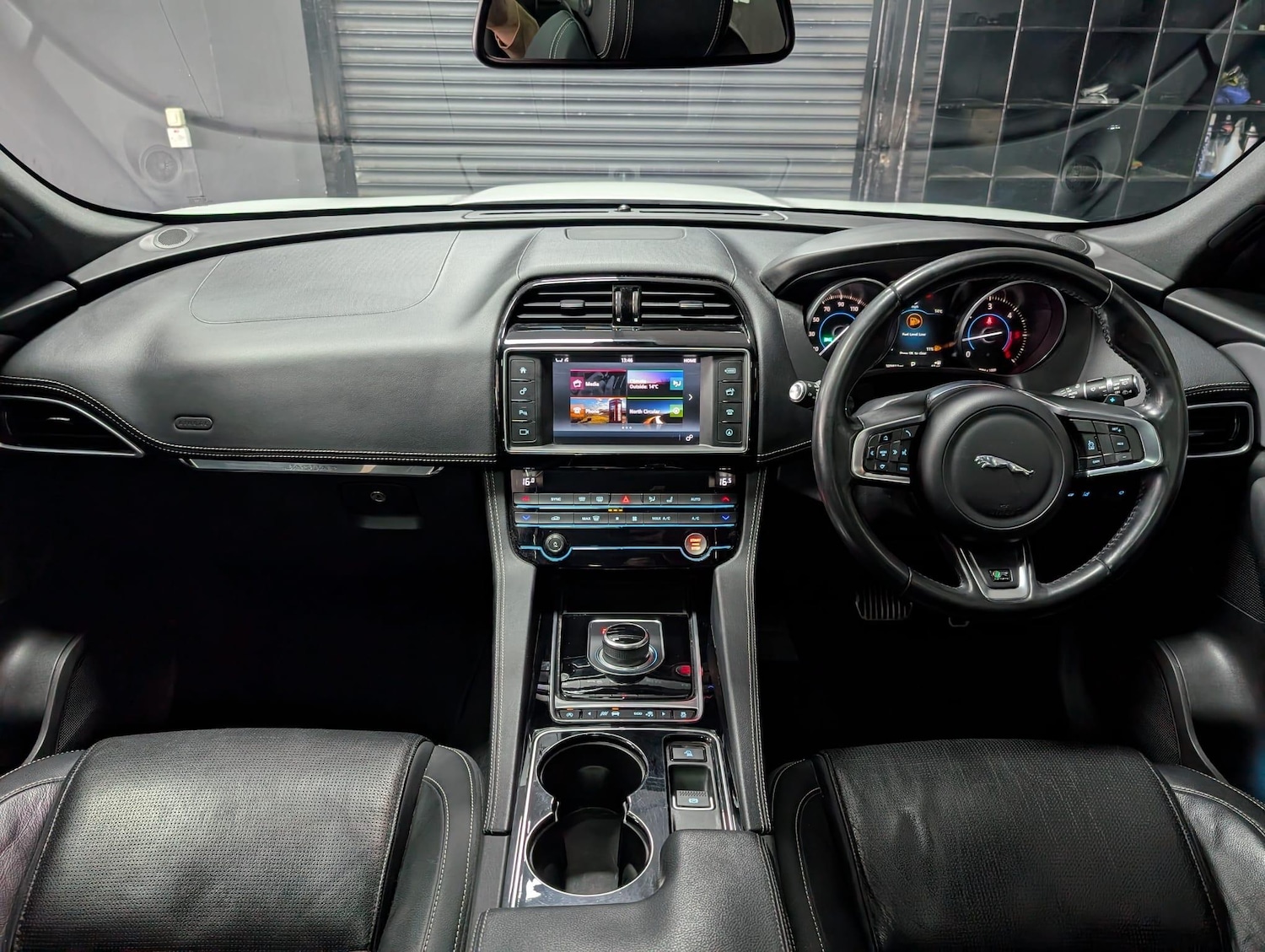 Used Jaguar F-Pace 2016 for sale - 76349628: Photo 15