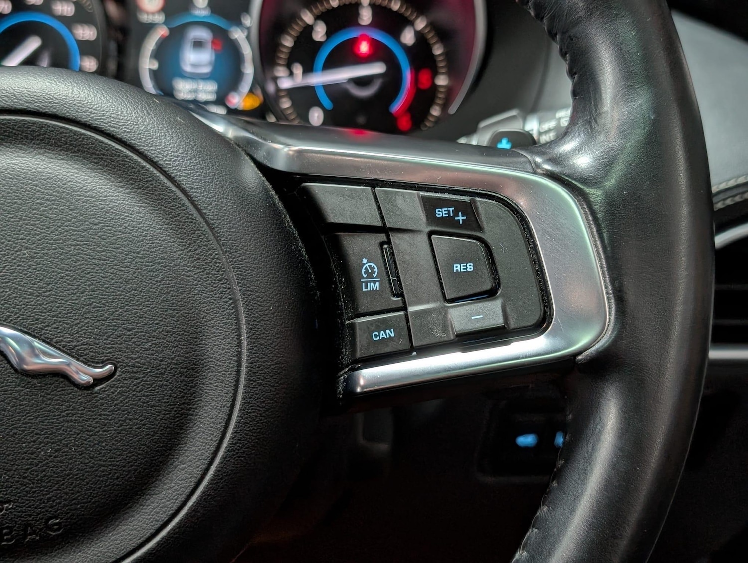 Used Jaguar F-Pace 2016 for sale - 76349628: Photo 28