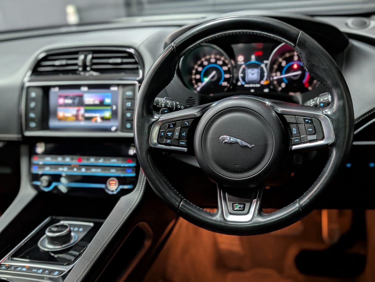 Used Jaguar F-Pace 2016 for sale - 76349628: Photo 38