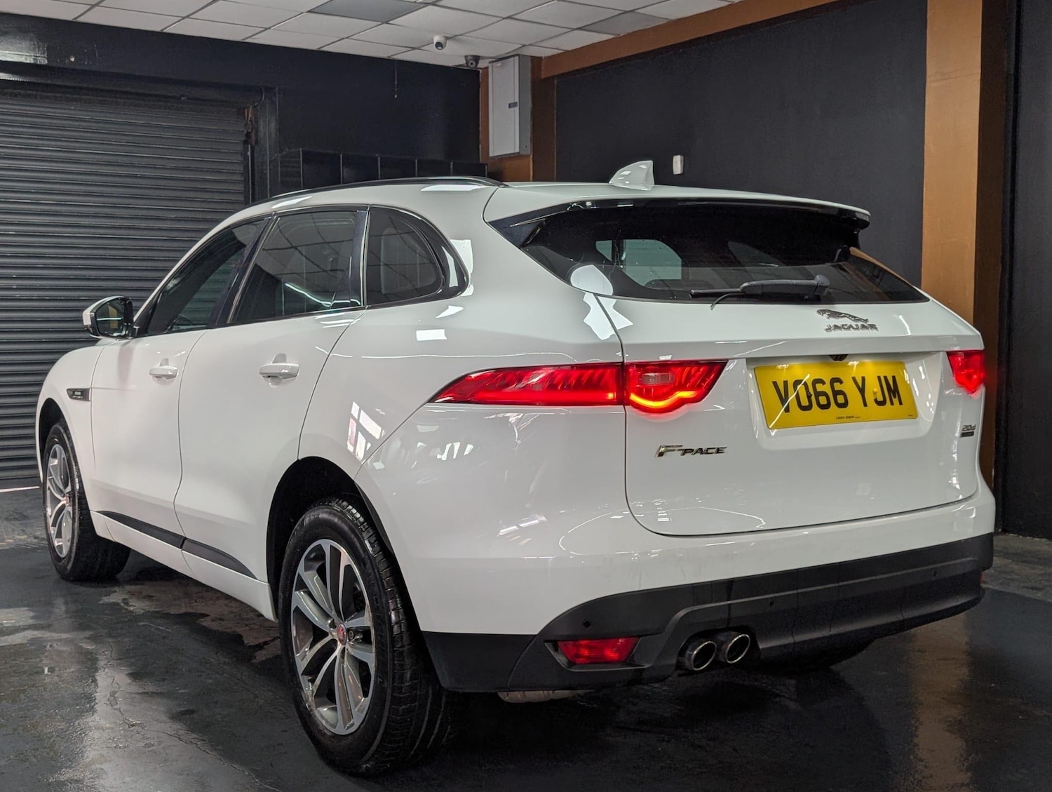 Used Jaguar F-Pace 2016 for sale - 76349628: Photo 4