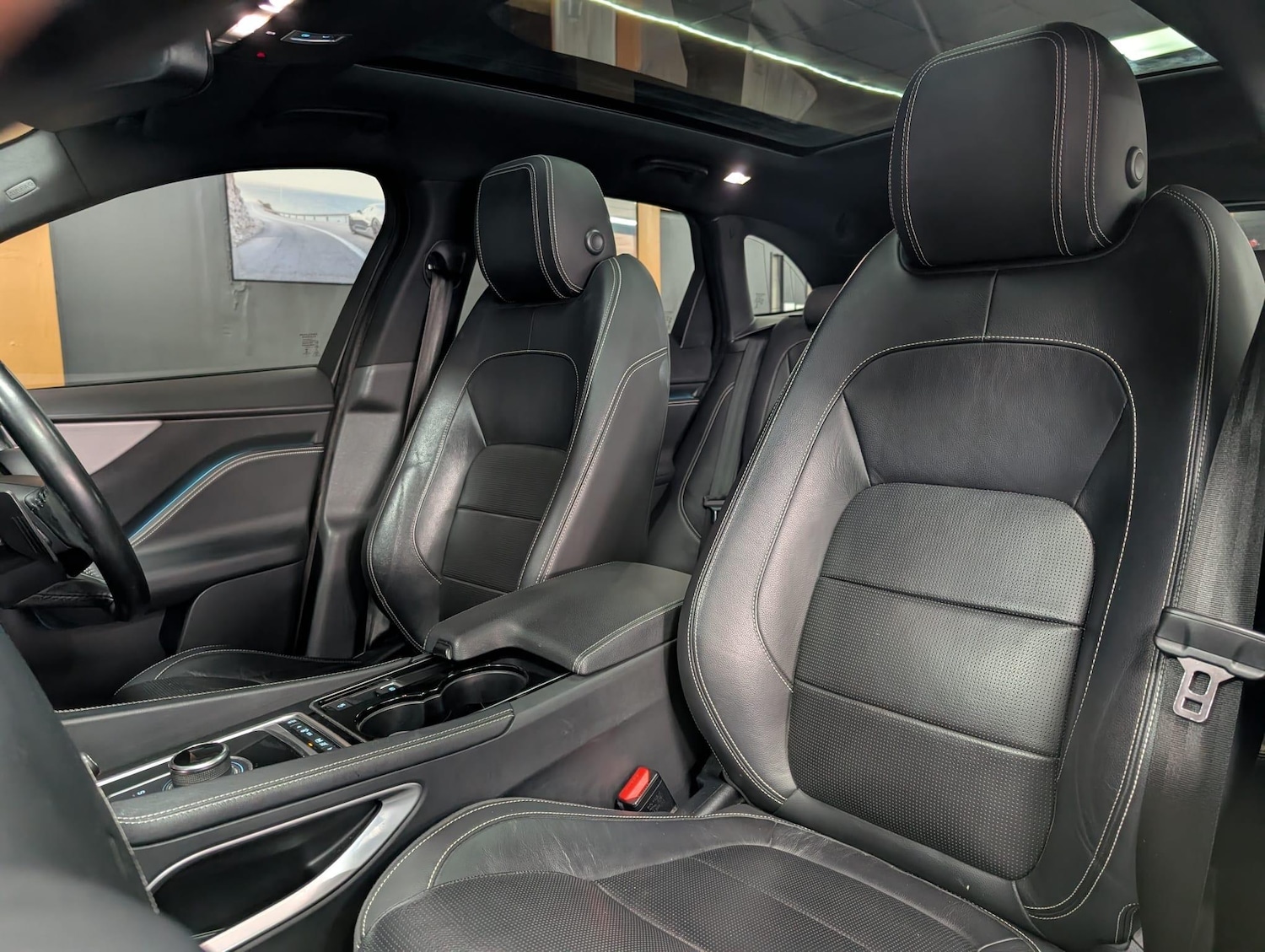Used Jaguar F-Pace 2016 for sale - 76349628: Photo 40