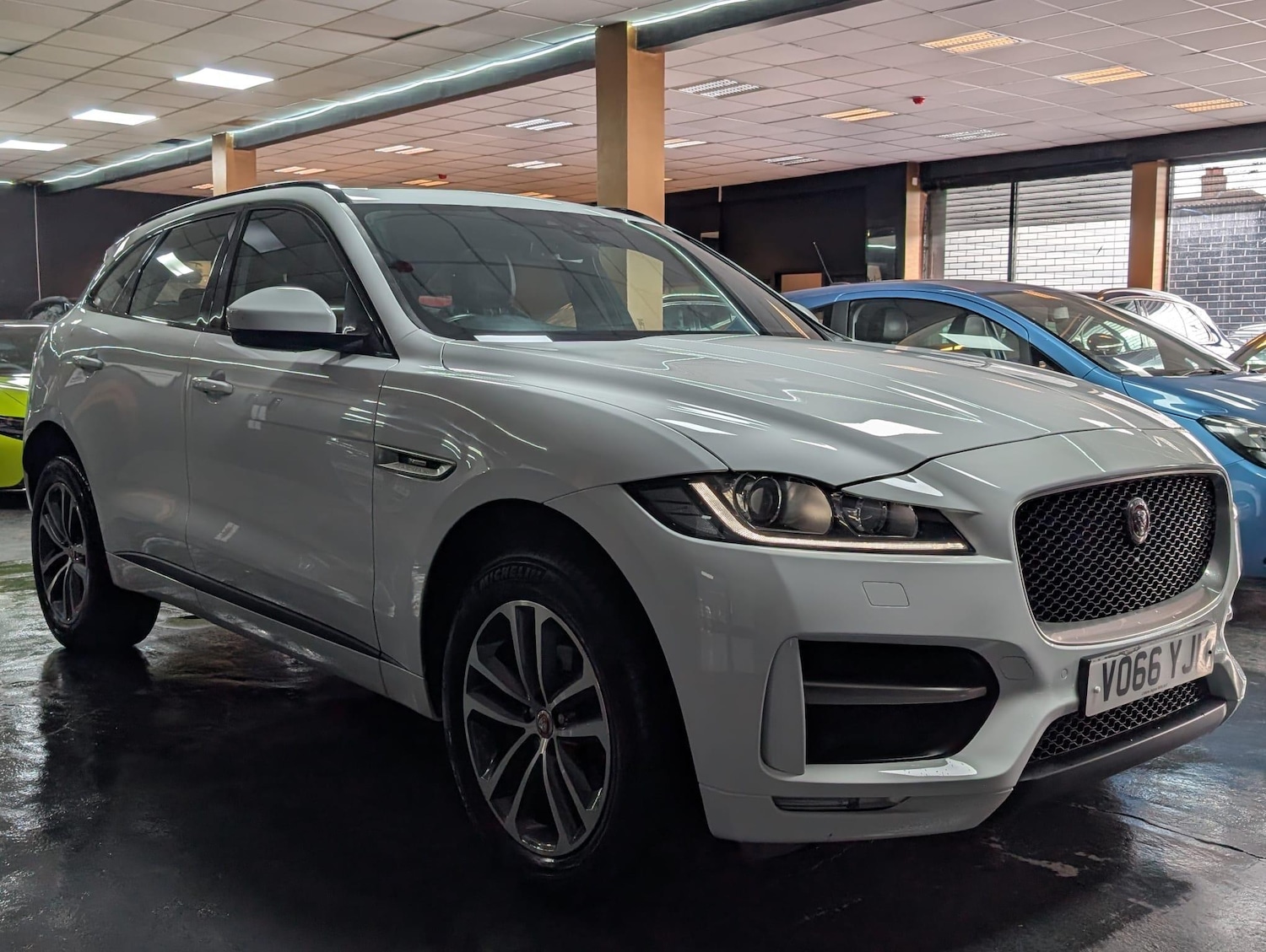 Used Jaguar F-Pace 2016 for sale - 76349628: Photo 6
