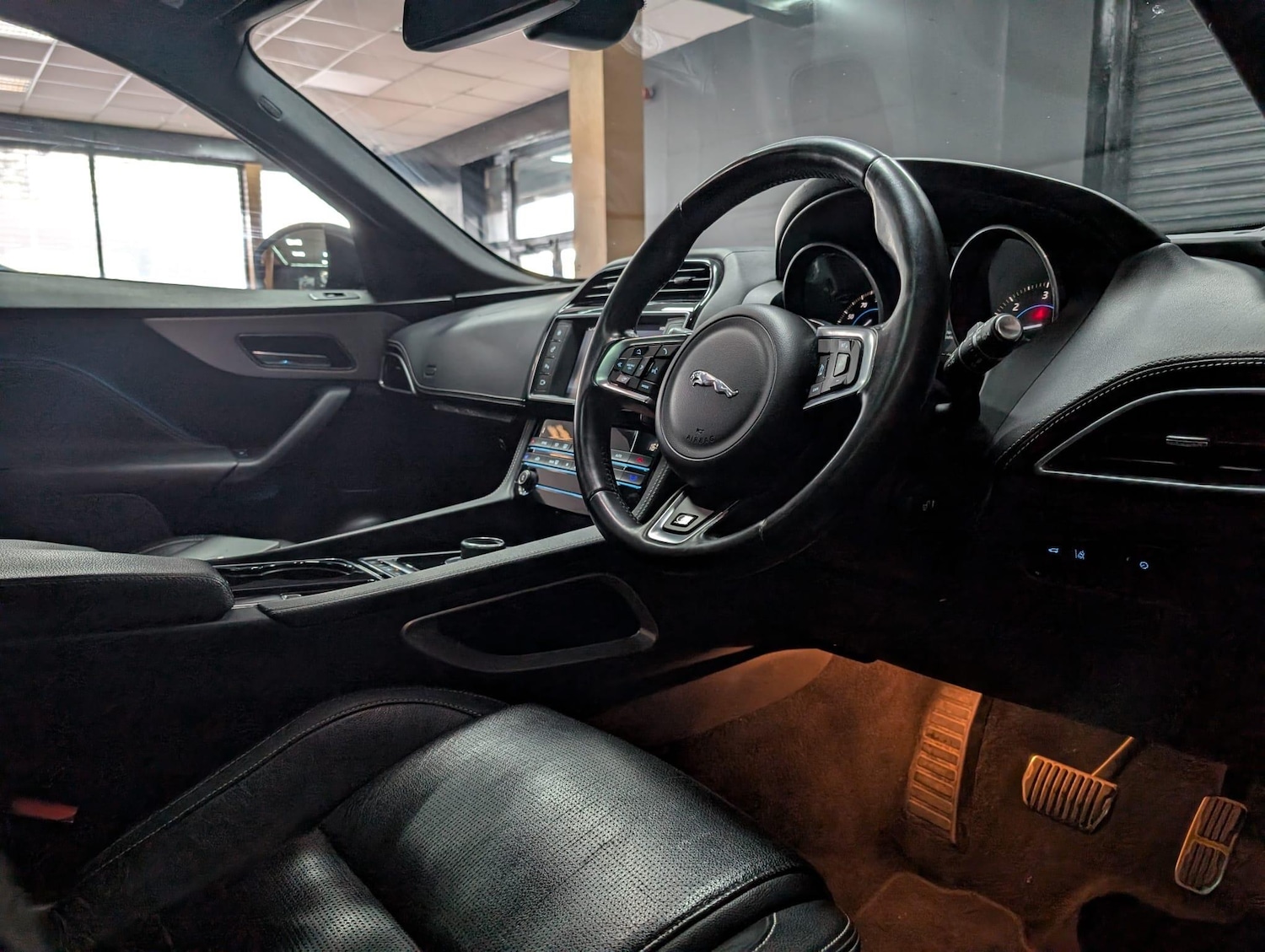 Used Jaguar F-Pace 2016 for sale - 76349628: Photo 9