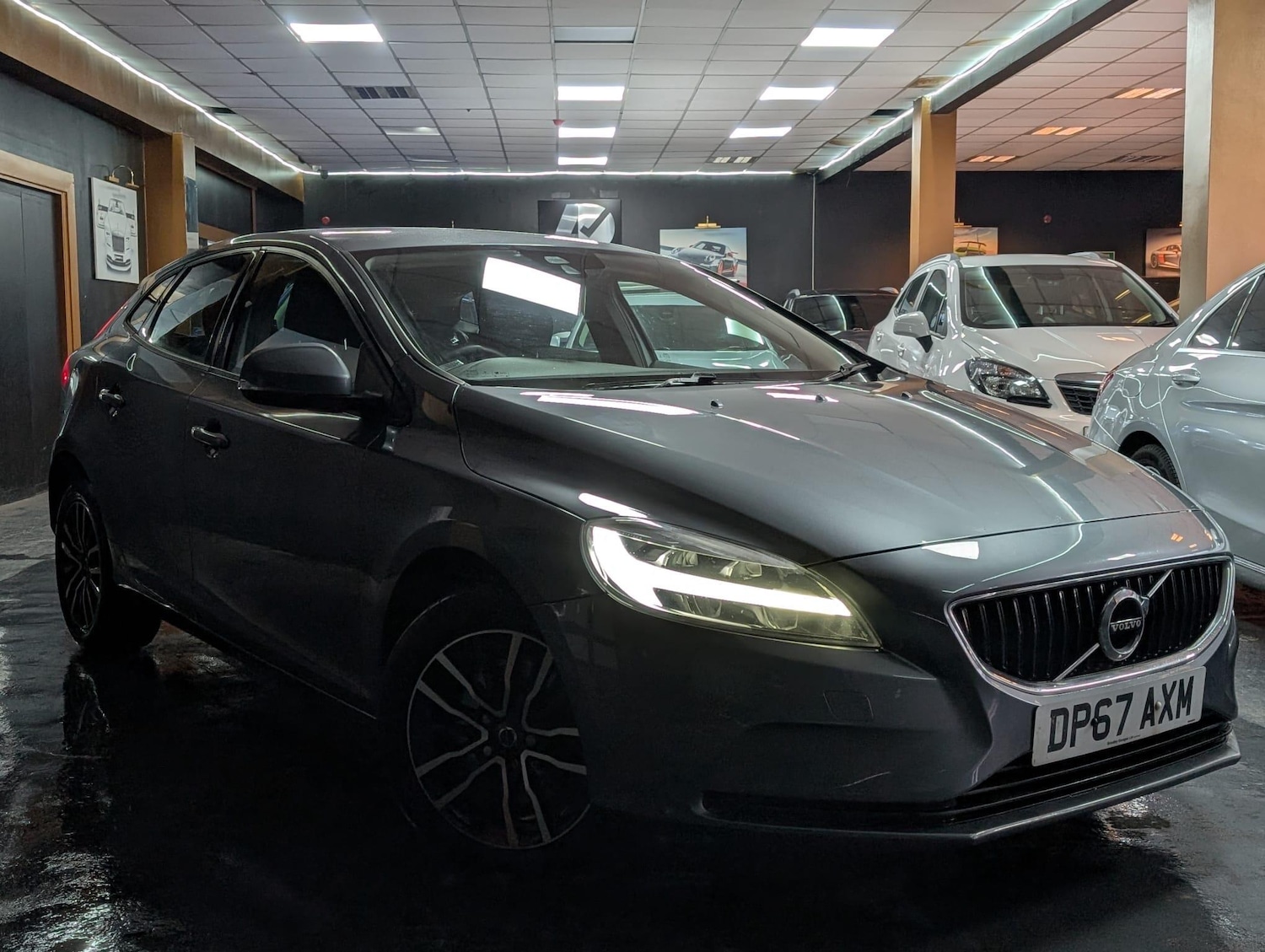 Used Volvo V40 2018 for sale - 77612057: Photo 1