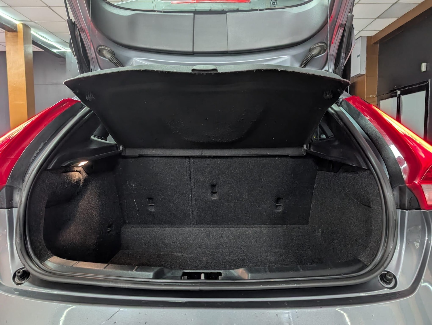 Used Volvo V40 2018 for sale - 77612057: Photo 10