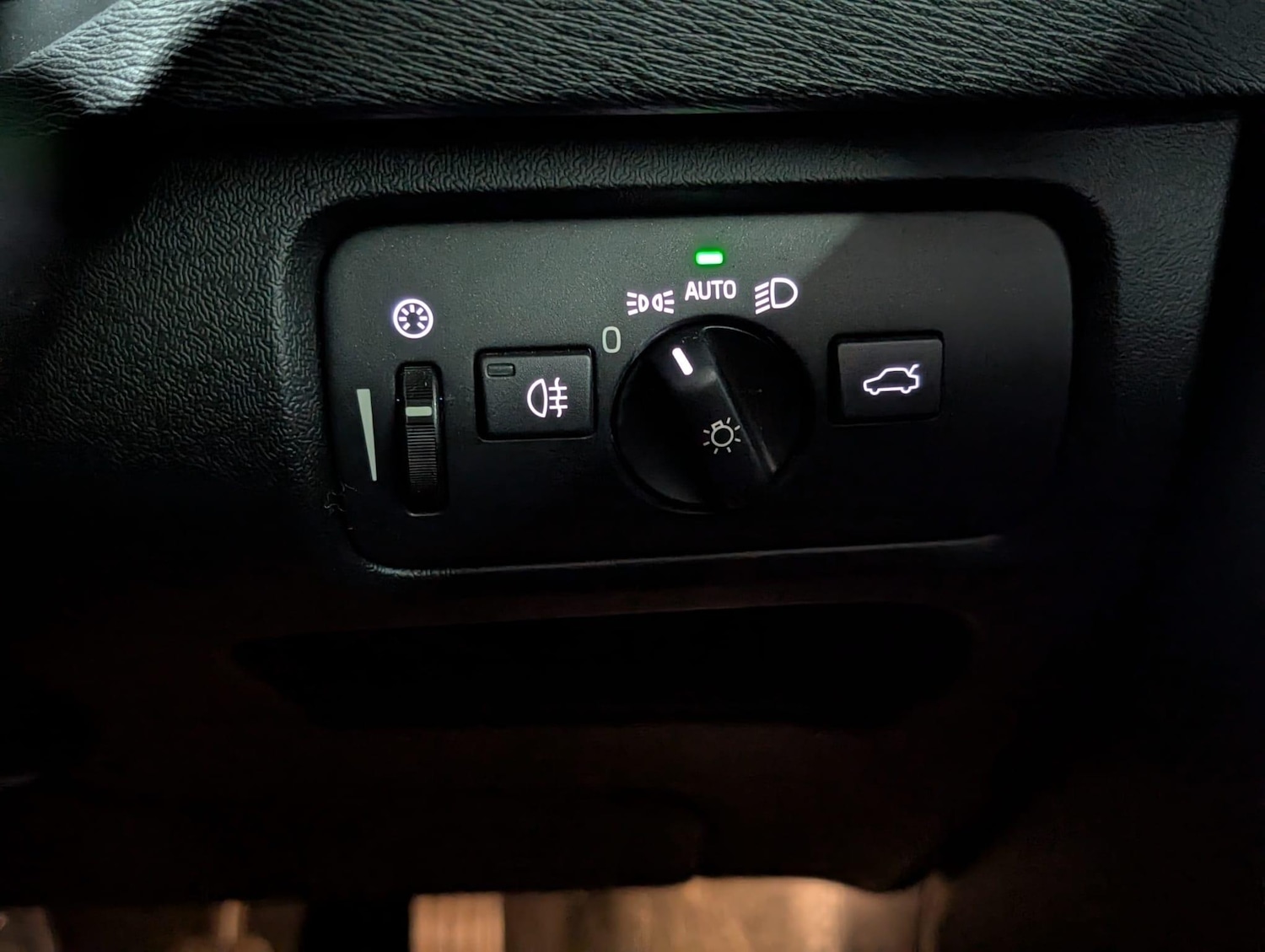 Used Volvo V40 2018 for sale - 77612057: Photo 11