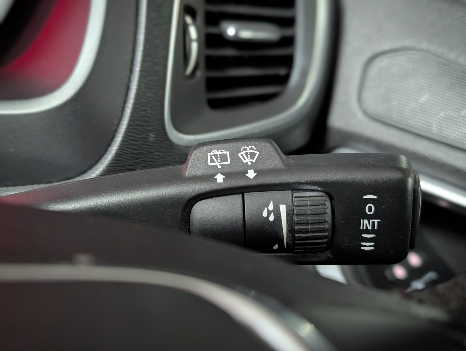 Used Volvo V40 2018 for sale - 77612057: Photo 15