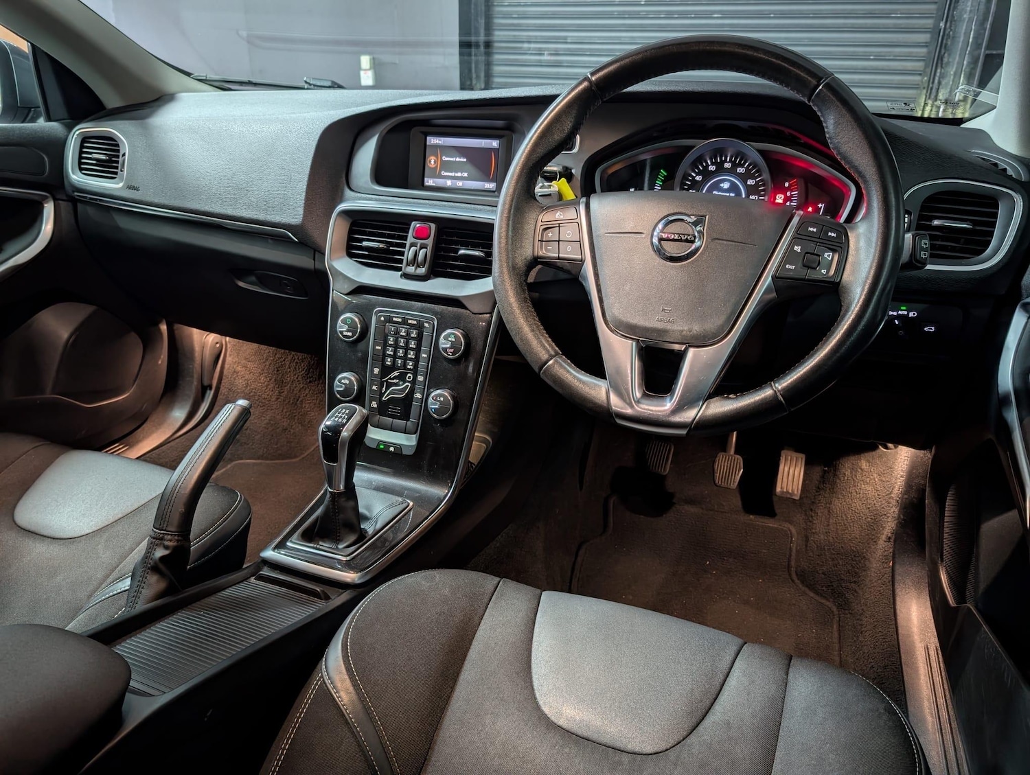 Used Volvo V40 2018 for sale - 77612057: Photo 17