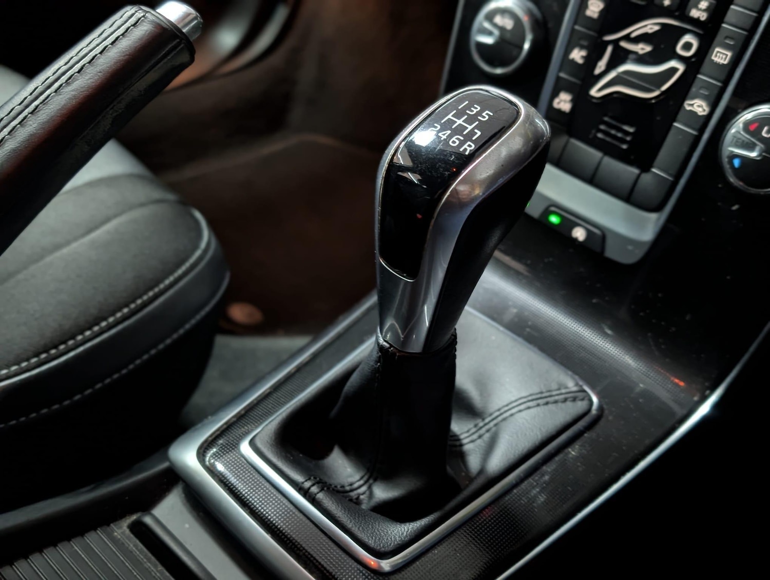 Used Volvo V40 2018 for sale - 77612057: Photo 18