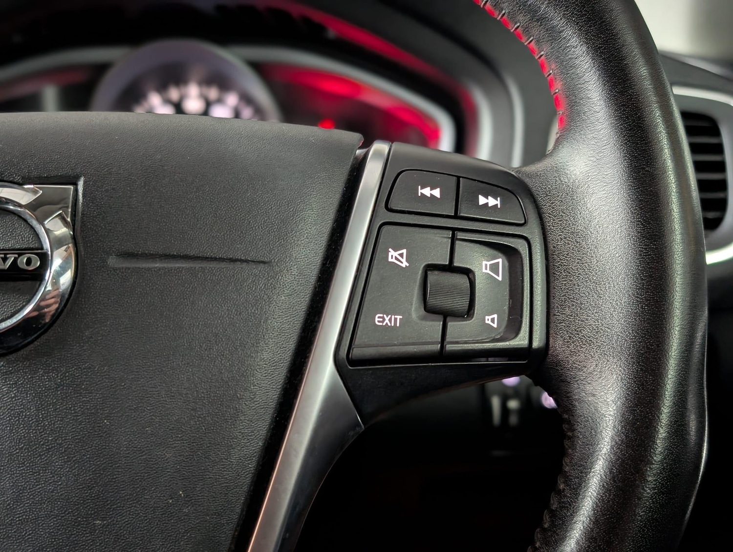 Used Volvo V40 2018 for sale - 77612057: Photo 19