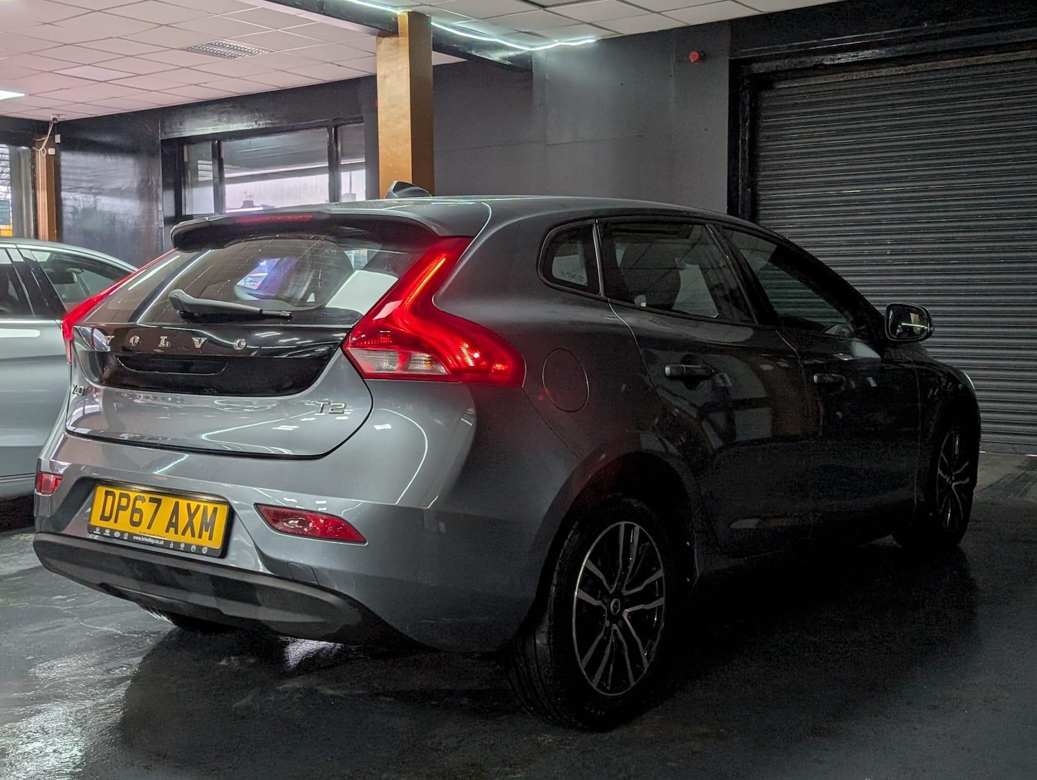 Used Volvo V40 2018 for sale - 77612057: Photo 2