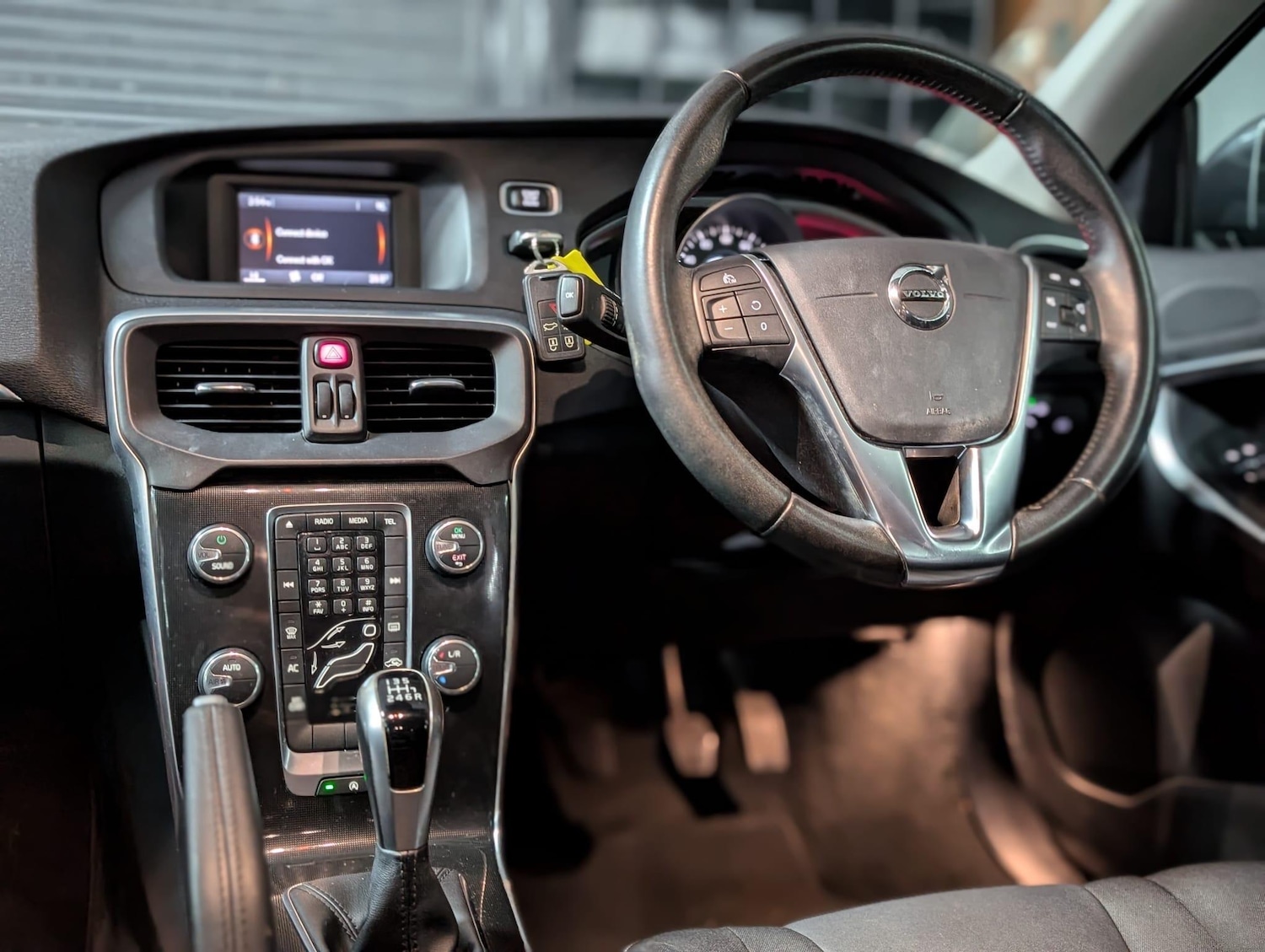 Used Volvo V40 2018 for sale - 77612057: Photo 3