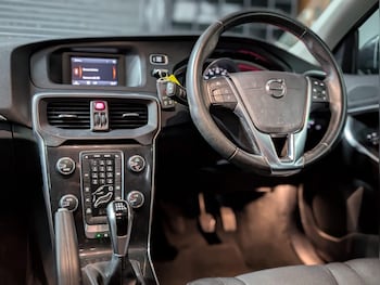 Used Volvo V40 2018 for sale - 77612057: Photo