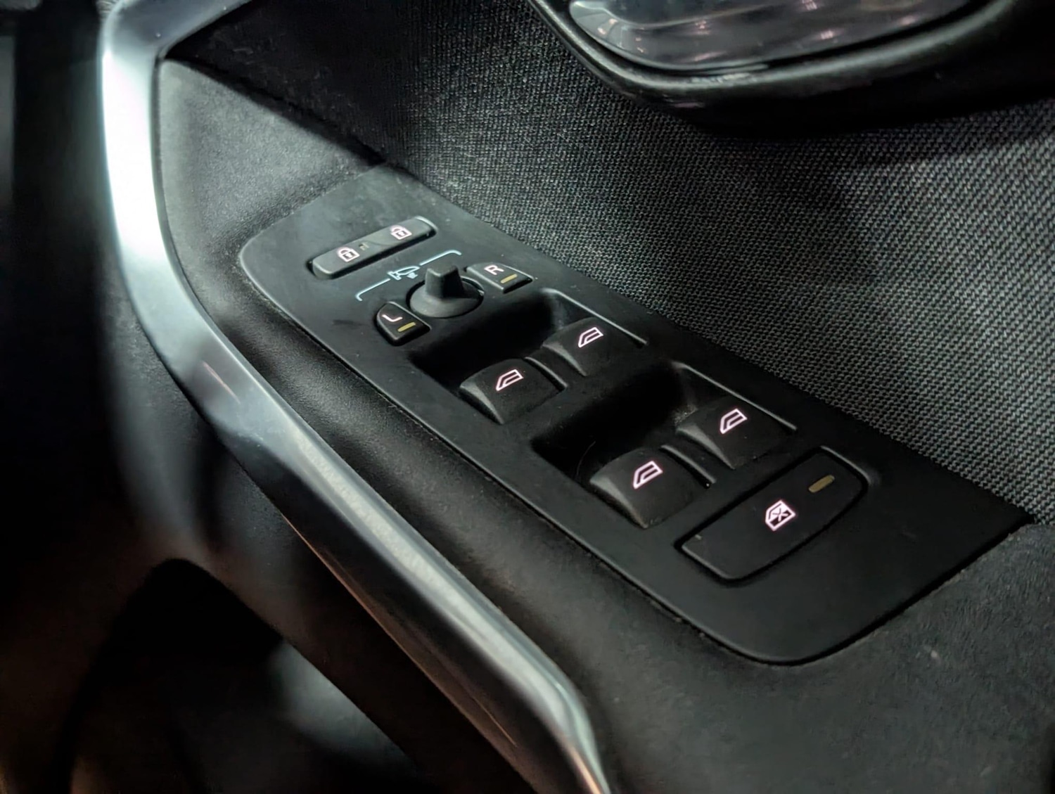 Used Volvo V40 2018 for sale - 77612057: Photo 7