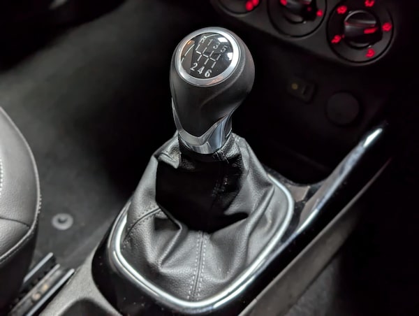 Used Vauxhall Corsa 2016 for sale - 76085159: Photo 8