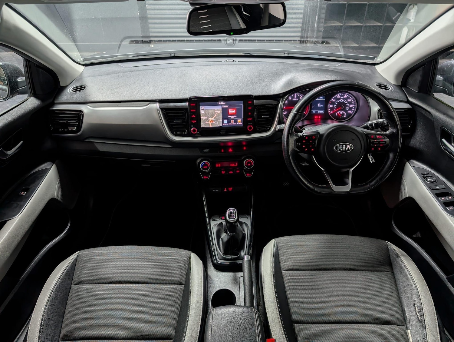 Used Kia Stonic 2018 for sale - 76657825: Photo 12