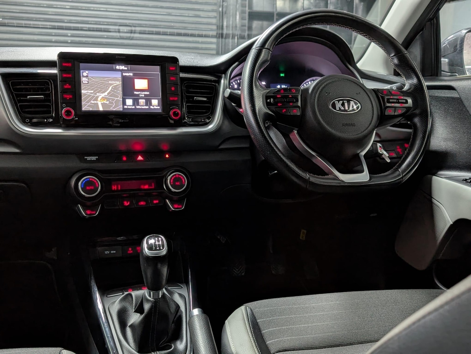 Used Kia Stonic 2018 for sale - 76657825: Photo 13