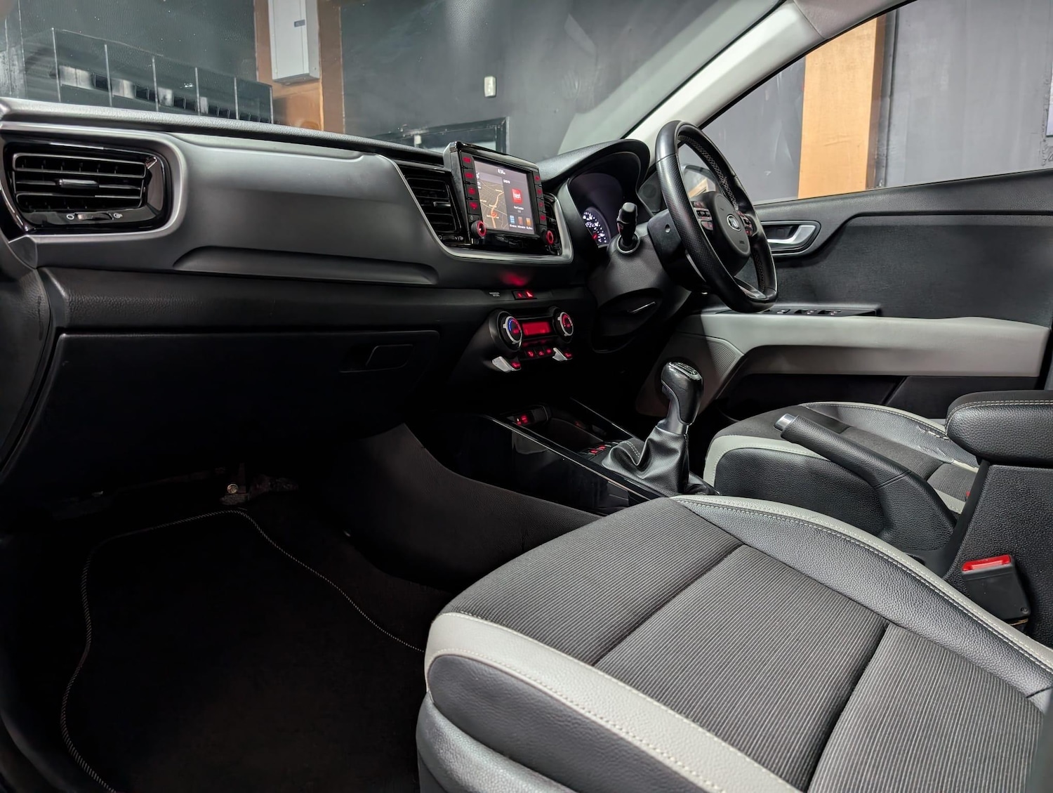 Used Kia Stonic 2018 for sale - 76657825: Photo 14