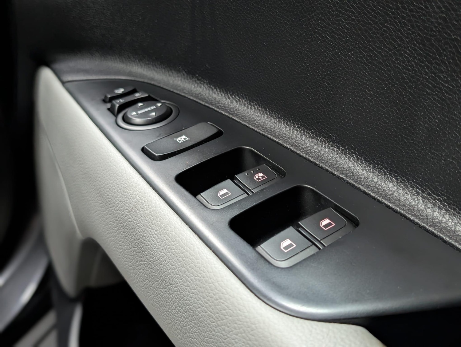 Used Kia Stonic 2018 for sale - 76657825: Photo 17