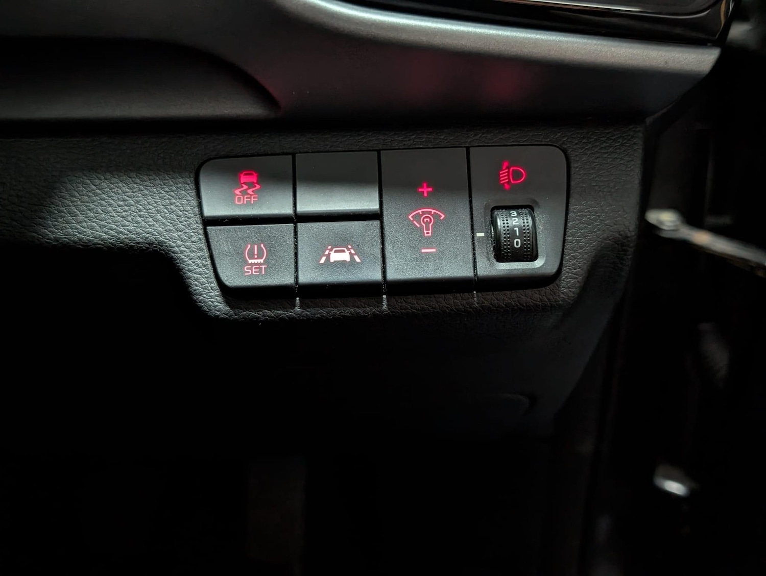 Used Kia Stonic 2018 for sale - 76657825: Photo 18