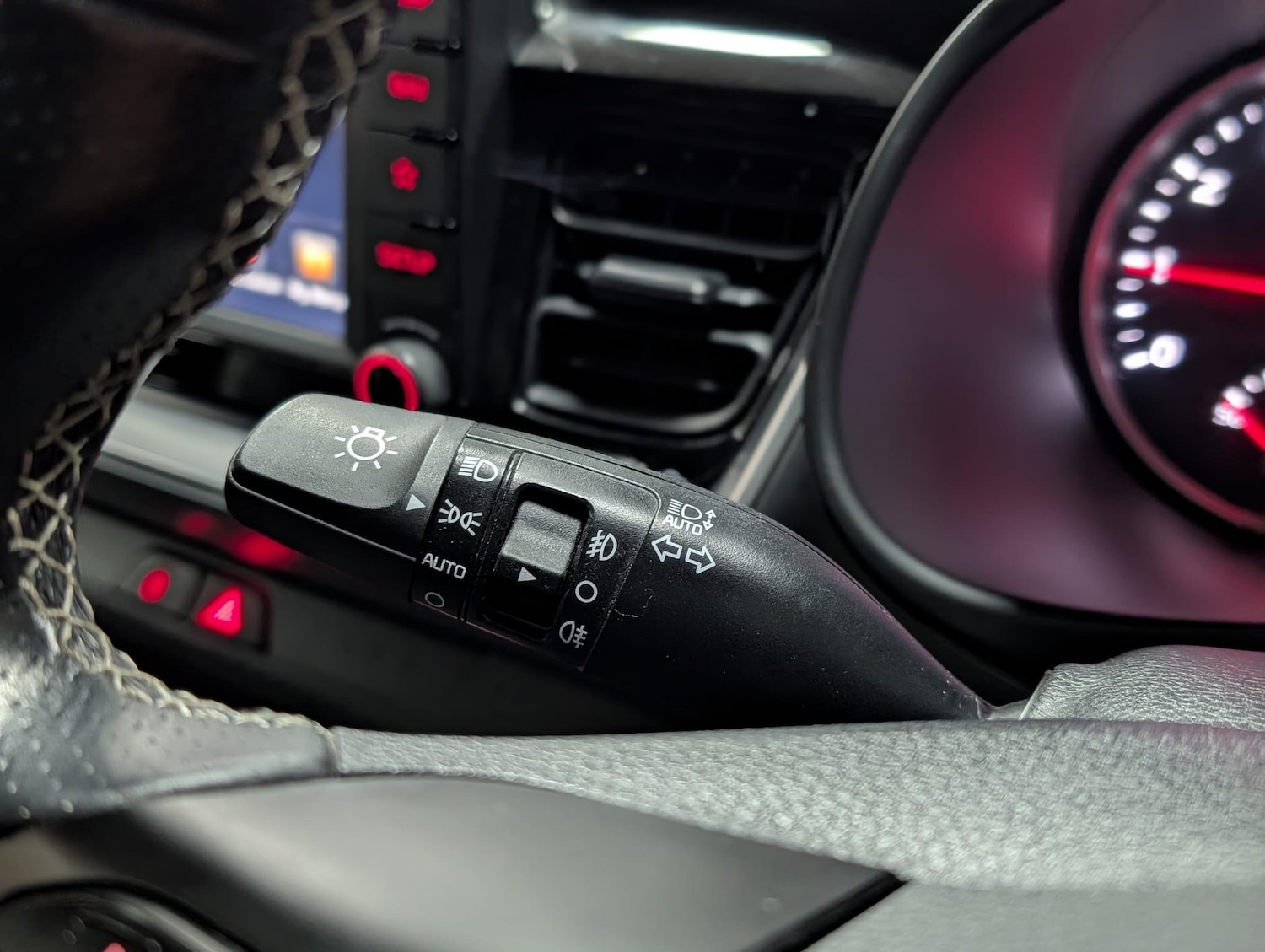 Used Kia Stonic 2018 for sale - 76657825: Photo 19